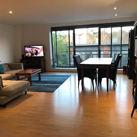 Spacious, Bright And Modern Flat In Holloway 런던 외부 사진