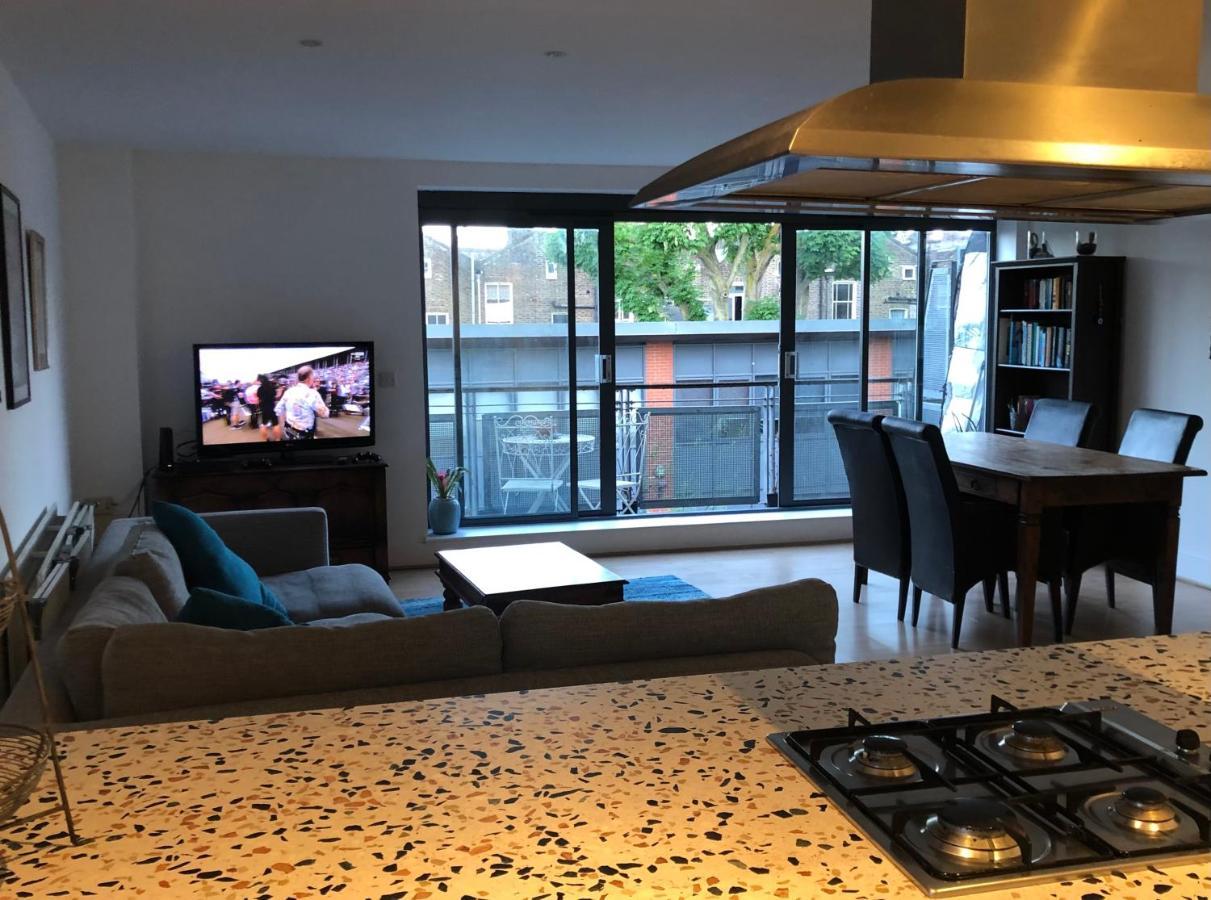 Spacious, Bright And Modern Flat In Holloway 런던 외부 사진